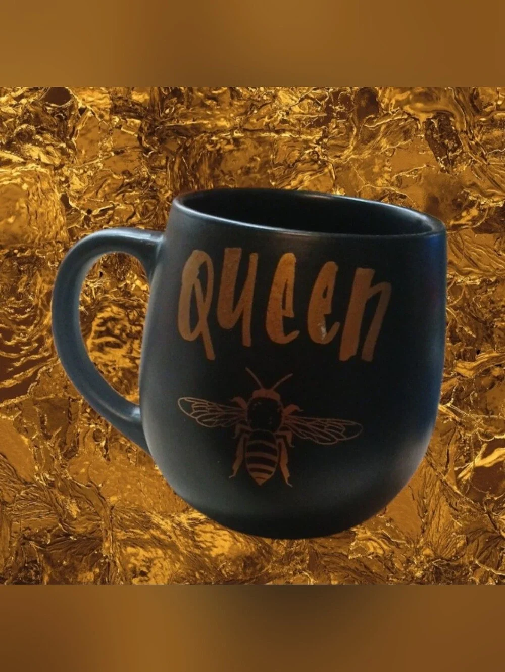 'Queen 🐝' Mug with Gold  Accent
